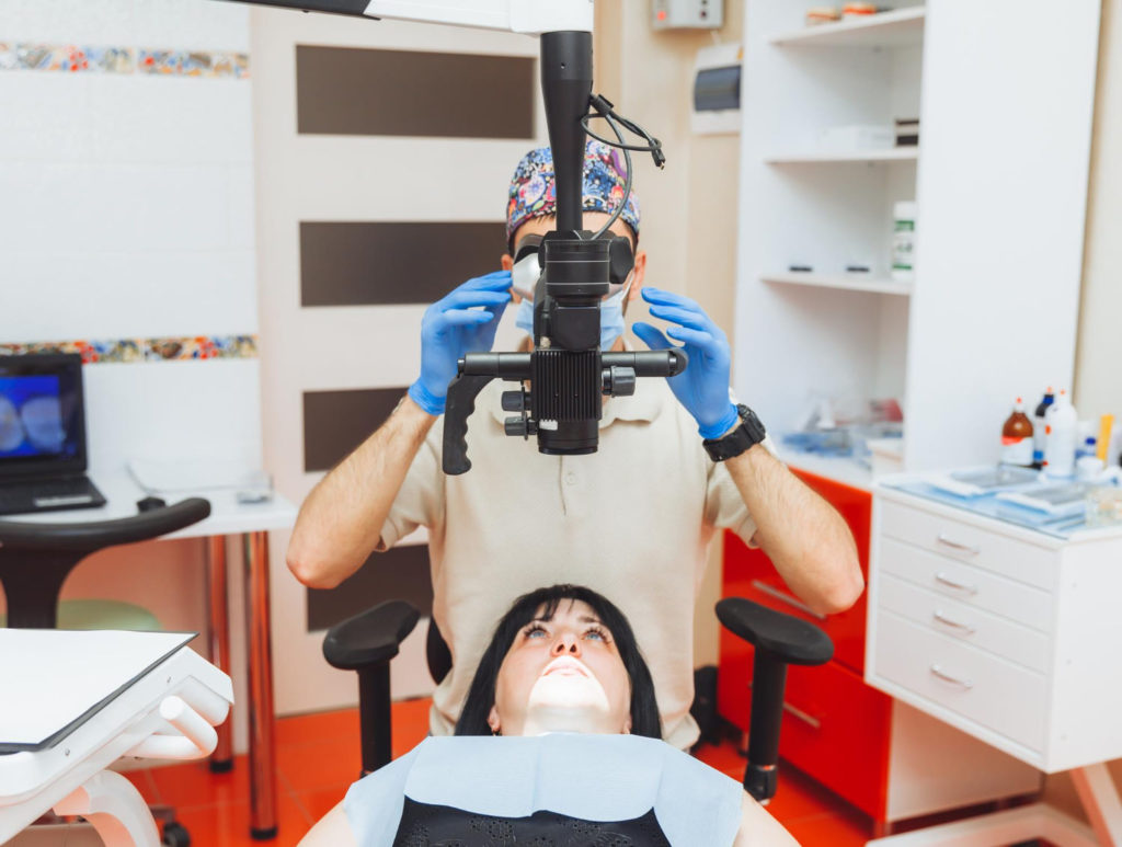 W Poznaniu działa wiele gabinetów stomatologicznych, oferujących swoim pacjentom szeroki wachlarz usług